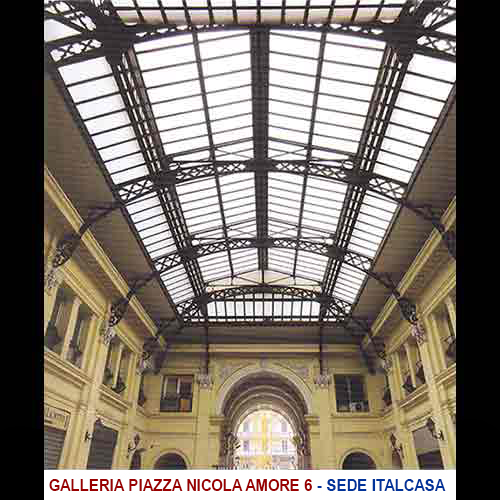 DI FRONTE Stazione Metro Duomo Napoli - Piazza Nicola Amore 6